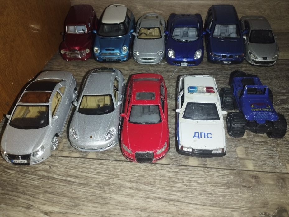 Продам фигурки машинок