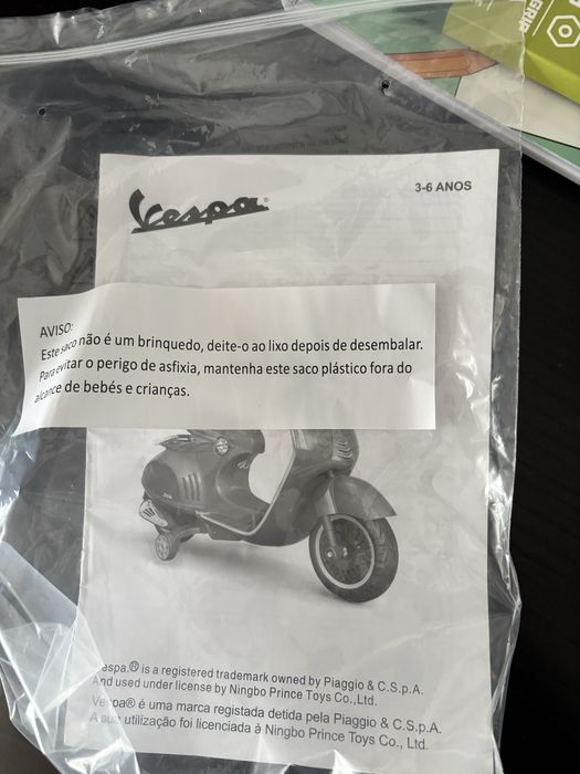 Vespa de criança 3-6 quase nova
