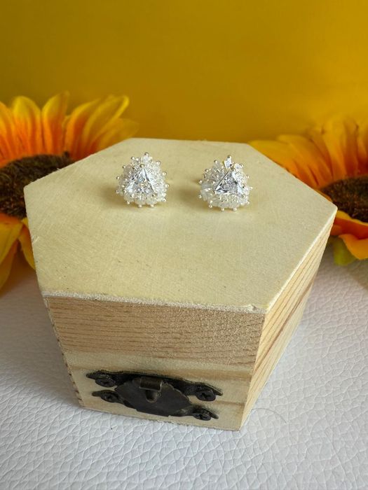 Brinco flor cravejado zirconia folheado a ouro ou prata,  semijoia de