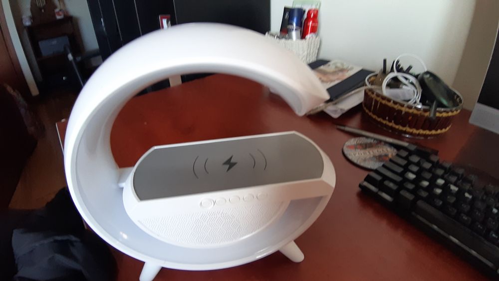 Lindo aparelho Bluetooth para escutar as suas músicas e carregar o telemóvel