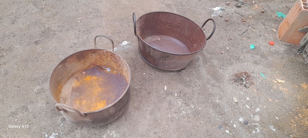 Tachos de metal com pegas