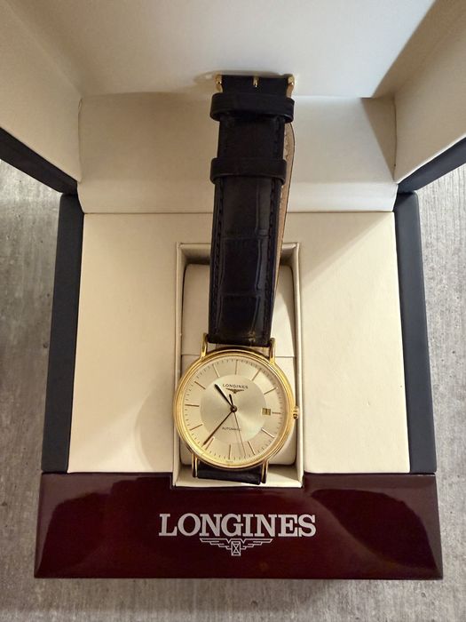 Чоловічий наручний годинник марки Longines Presence Automatic L4.801.2.42.2