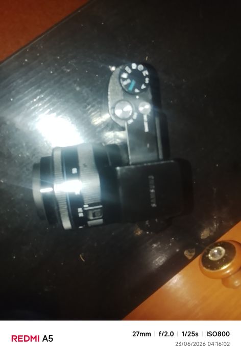 Máquina fotográfica Samsung com carregador e cartão de memória  a trabalhar sem problemas poso incluir um tripé e bolsa