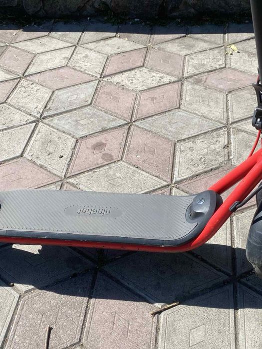 Электросамокат в хорошем состоянии
