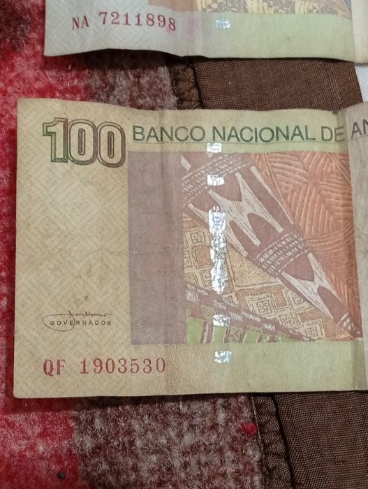 Trezentos Kuanzas em notas