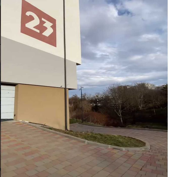 Оренда закритого паркомісця 15кв. в новобудові, вул. Молдавська