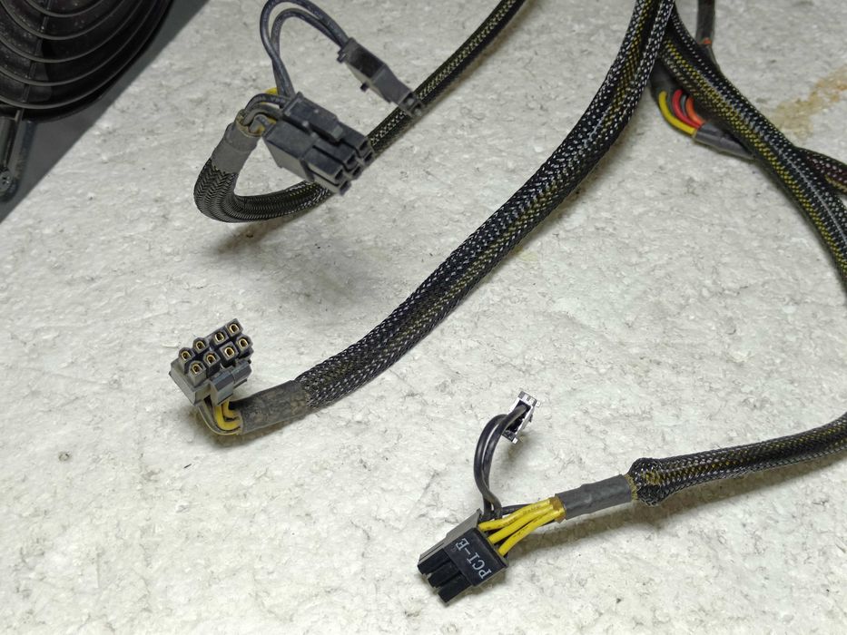 Блок живлення CORSAIR TX650W 80 PLUS BRONZE 8+8 GPU 8pin CPU пломба