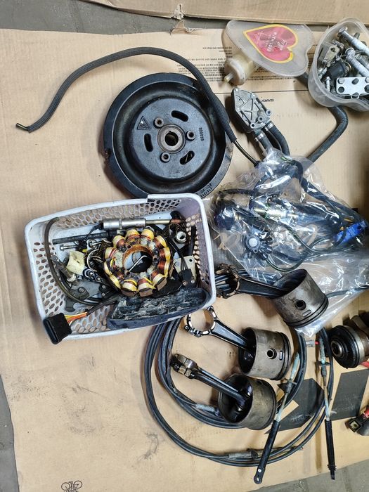 Części głowica blok tłoki alternatorbrp evinrude et 90