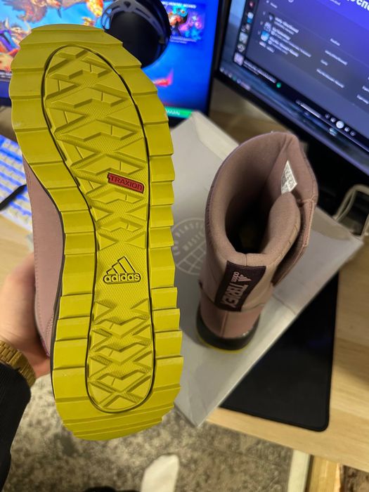Чоботи Adidas нові