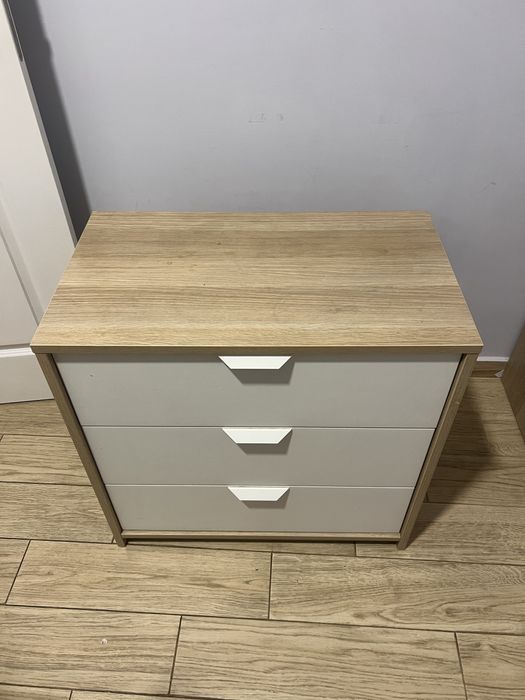 Cômoda Ikea bege/ branco