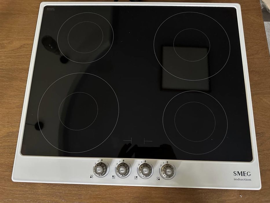 Нова індукційна варильна поверхня Smeg