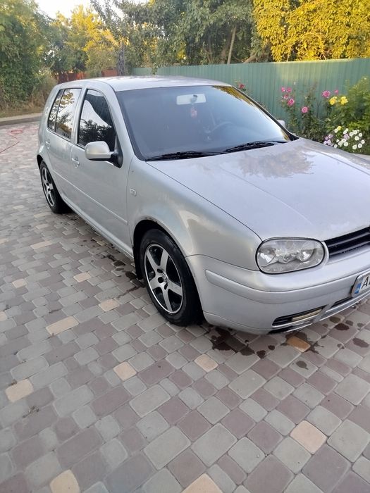Продаєть Volkswagen GOLF 4