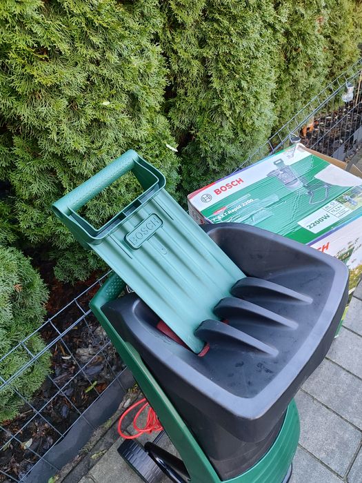 BOSCH AXT RAPID 2000 rozdrabniacz do gałęzi 2200W, 2024r
