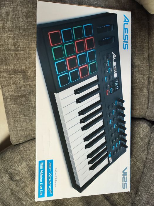 Alesis VI25 – Controlador MIDI 25 Teclas – Praticamente Novo + Caixa Original