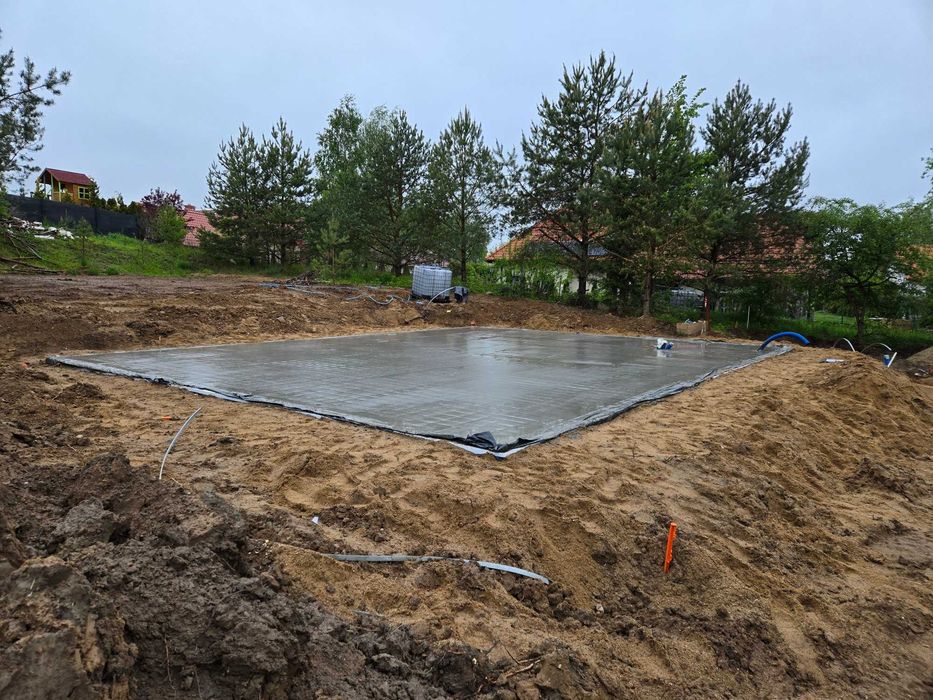 Płyta fundamentowa mikropale studnie drenaż przyłącza woda gaz prąd