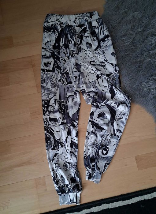 Spodnie dresowe z nadrukiem w motywy anime