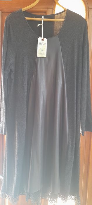 Жіноче плаття нове