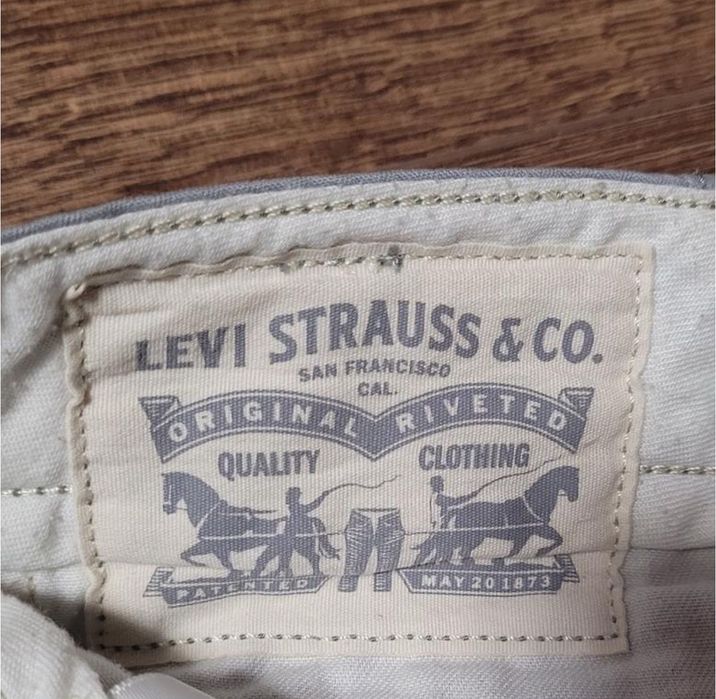 Шорты карго Levi’s.