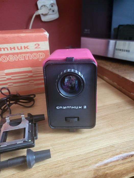 Rzutnik do slajdow Sputnik 2