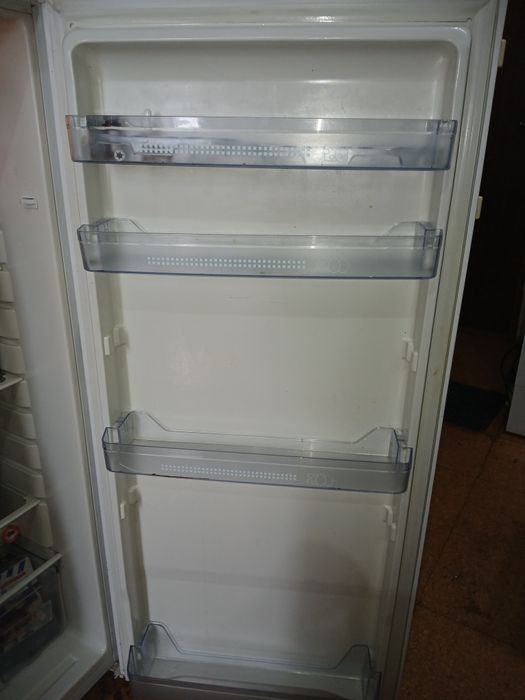 Frigorífico perfeito estado aguas livres Reboleira