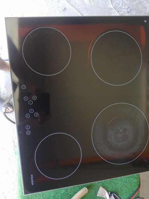 Placa eletrica vitroceramica,usada mas em bom estado,tudo a funcionar, 4  discos