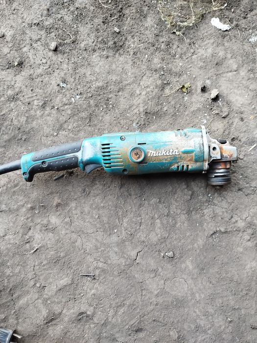 Продам болгарку makita