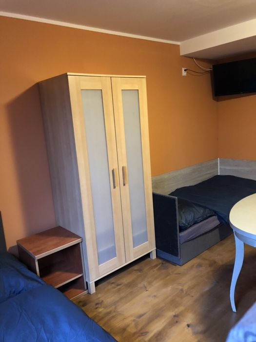 Hostel pokoje z łazienkami  i mieszkania tv lodówki  parking wi-fi .