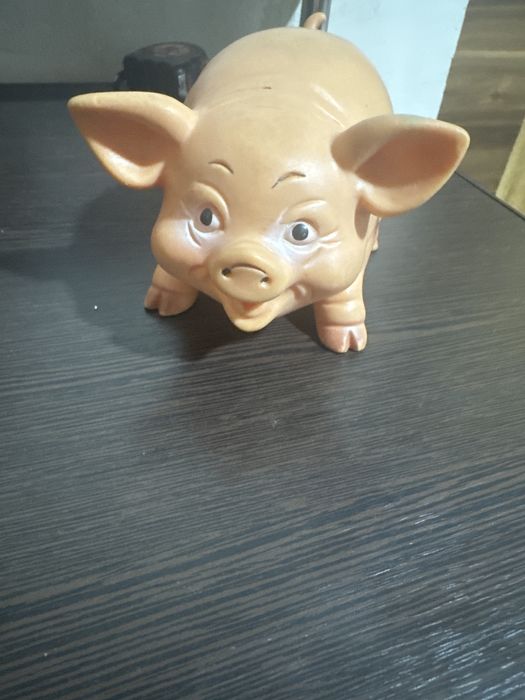 Свинка с пищалкой. Югославия (Загреб)