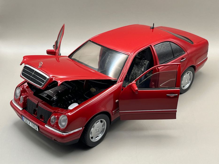 Model 1:18 Mercedes W210