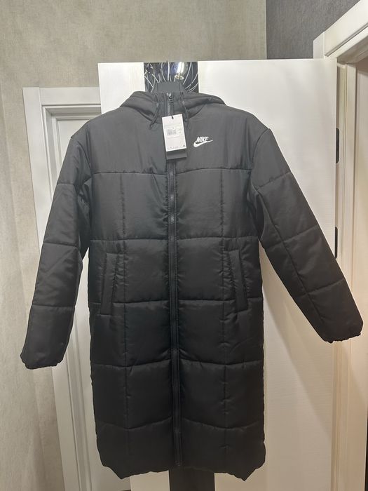 フジ Куртка зимова довга жіноча Nike Therma-Fit Classic Parka FB7675