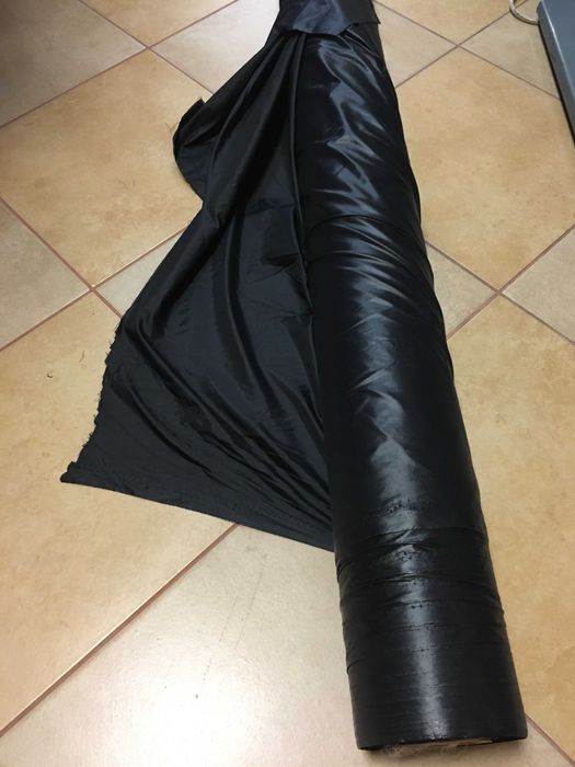 Tkanina Piumi czarna