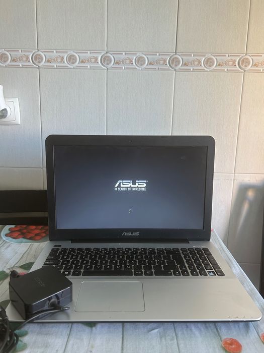 Portátil ASUS X555L + Carregador + Mochila / Bom Estado