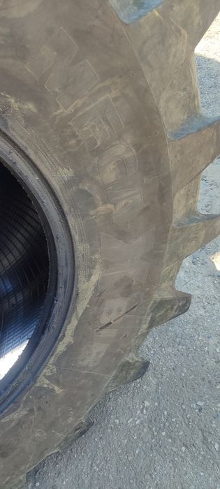 Opona 800/65R32 Michelin