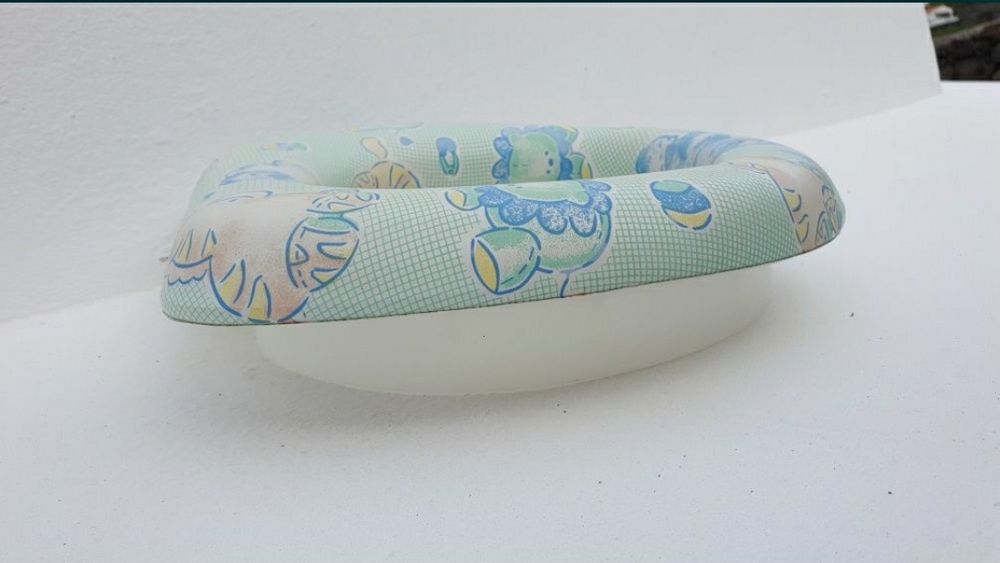 Redutor de sanita para criança