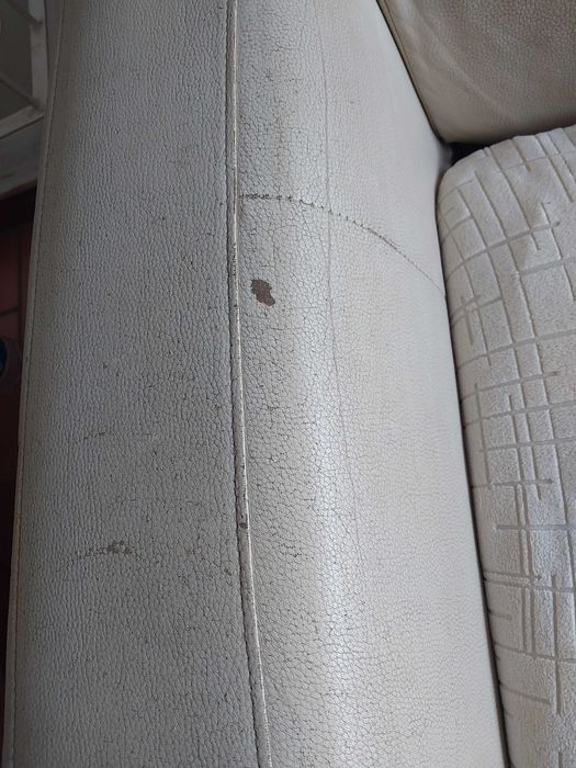 Sofa pele 3 lugares