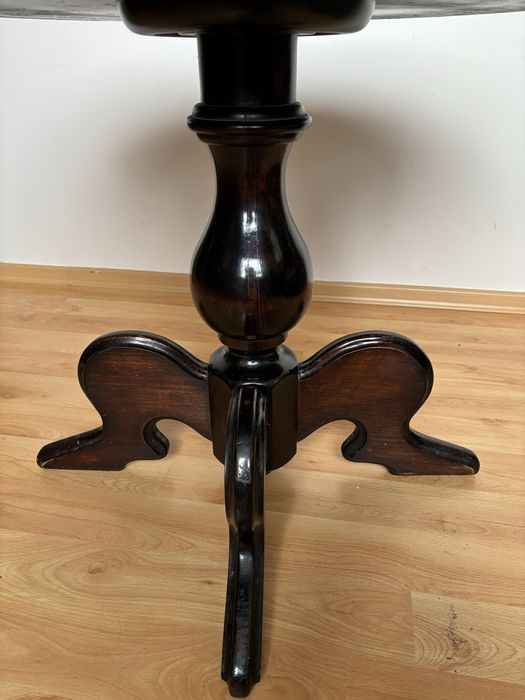 Dębowy stół z litego drewna