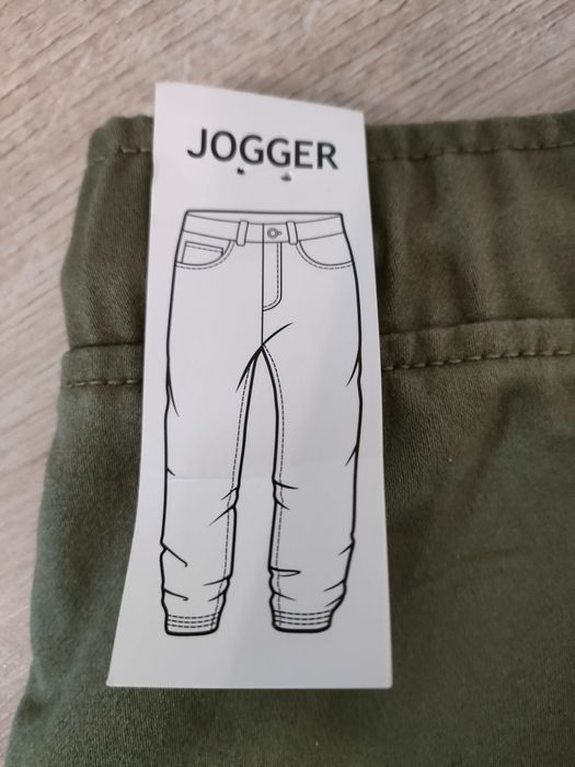 Nowe joggery rozmiar 152