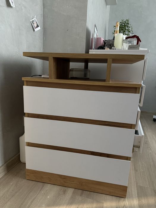 Комод, тумбочка з шухлядами
