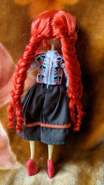 Лялька Дана у костюмі