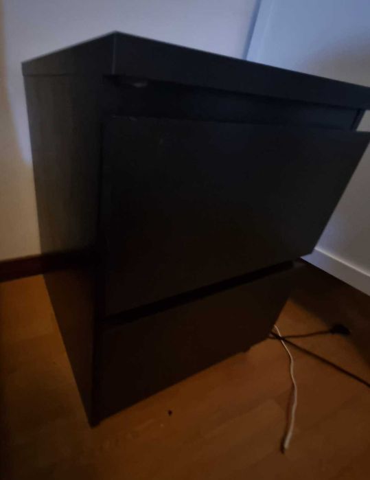 2 mesas de cabeceira IKEA MALM