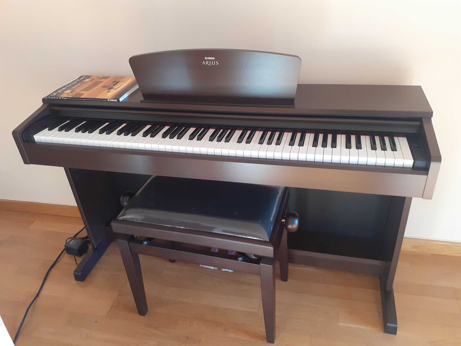 Piano digital Yamaha Arius YDP-140 + banco regulável + manuais originais