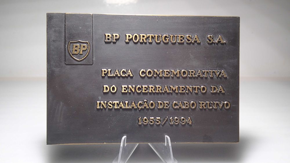 Placa em Bronze da BP Portuguesa , SA