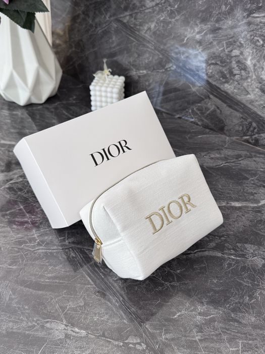 Біла косметичка Dior