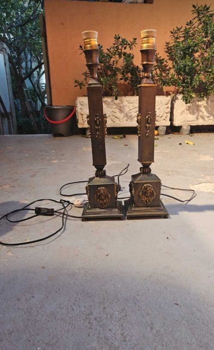 Vendo candeeiros de mesa em latao.