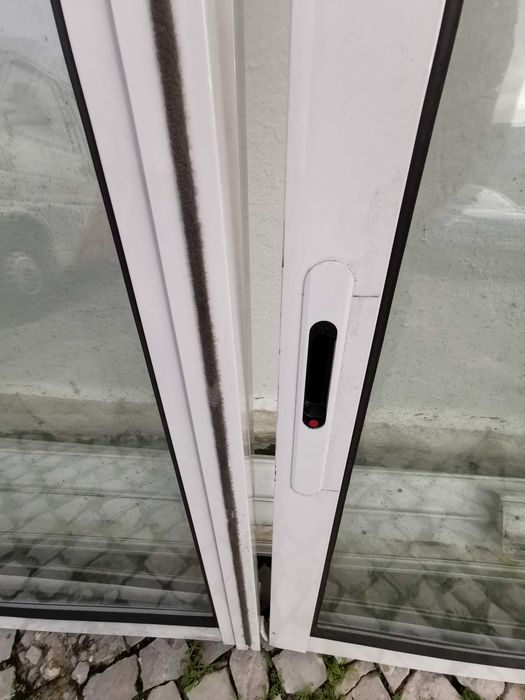 9 janelas de alumínio brancas de correr com vidro duplo + 3 Bandeiras