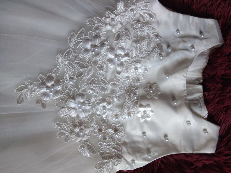 Св'яткова сукня на дівчинку від 6 місяців