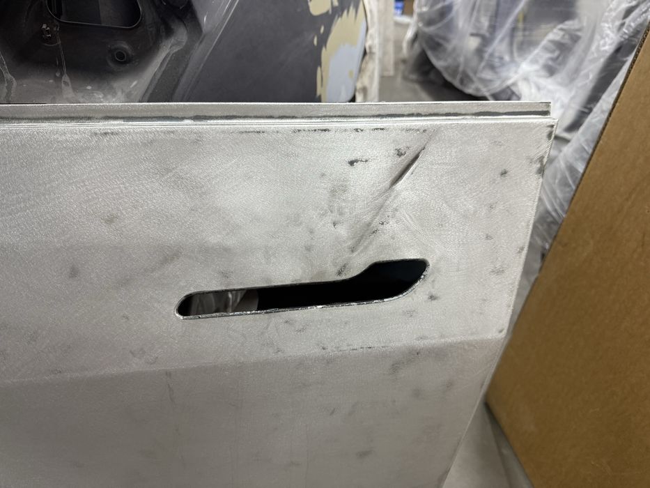 Tesla Y дверь водителя .150546012А.передняя левая дверь