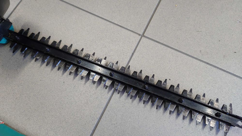 Nożyce elektryczne przewodowe Bosch AHS 4-16