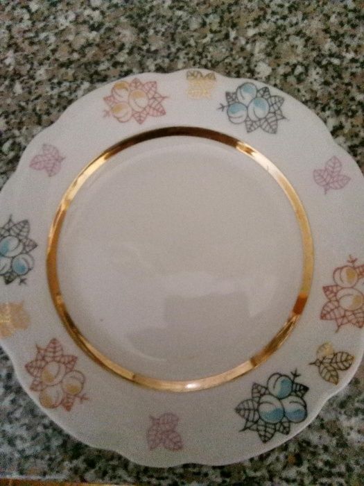 Продаю тарелки, терку, доску большую, разное для кухни_от30 грн.