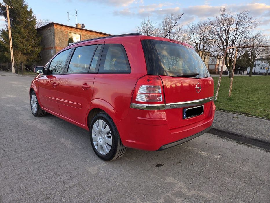Samochód Opel Zafira